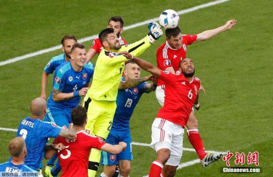 斯佩齐亚门将神勇发挥,屡次扑救保住球队宝贵一分    斯佩齐亚门将神勇发挥,屡次扑救保住球队宝贵一分